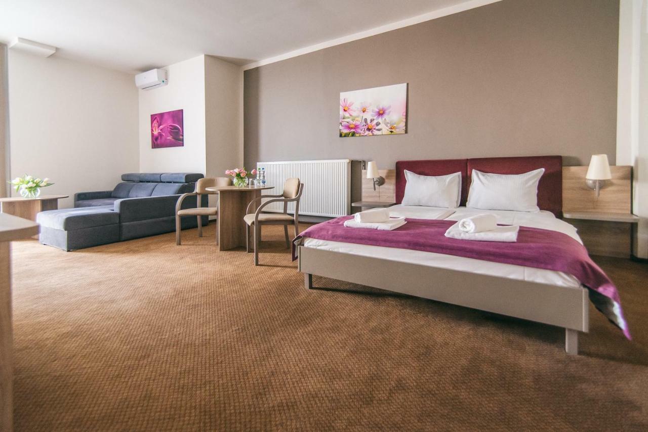 Hotel Forum Rzeszów Esterno foto