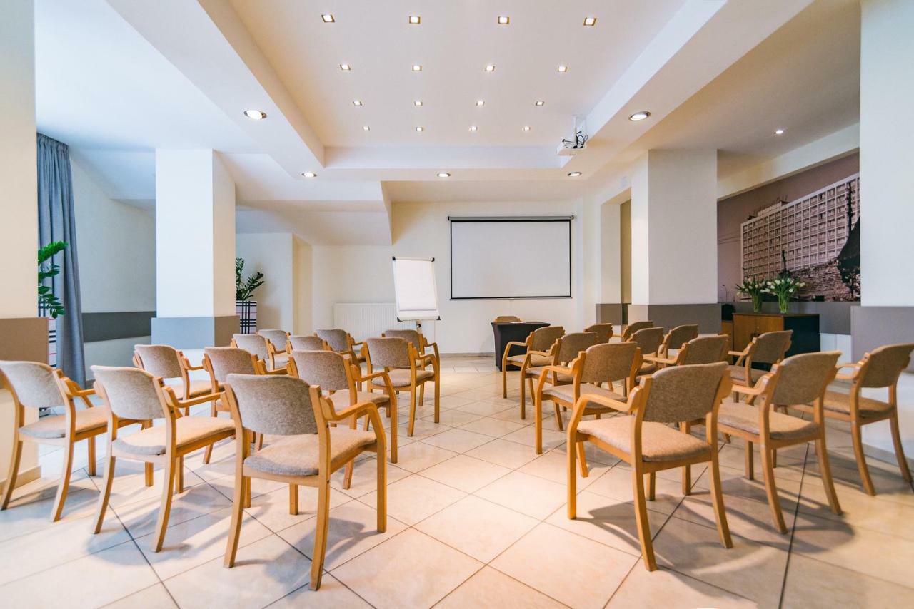 Hotel Forum Rzeszów Esterno foto