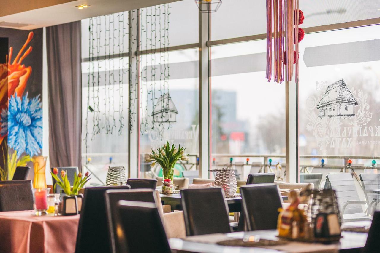 Hotel Forum Rzeszów Esterno foto