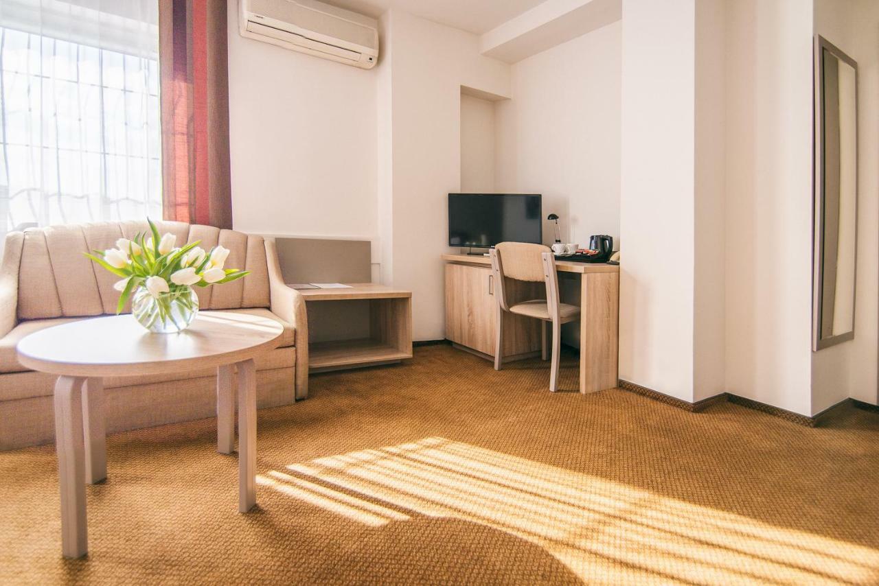 Hotel Forum Rzeszów Esterno foto